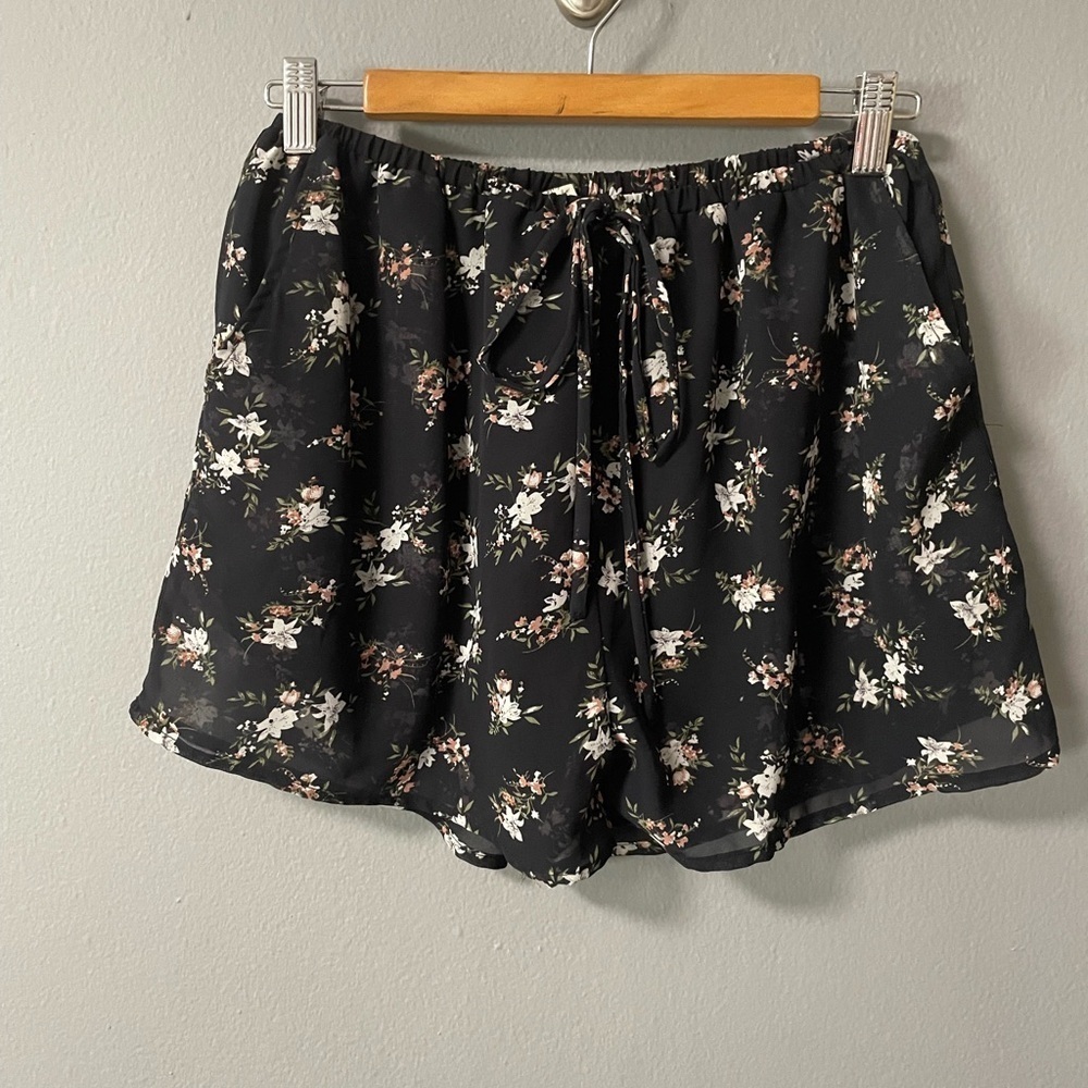 Hey Babe boho black floral printed sheer kimono and lined shorts set. Size Small - Picture 4 of 11